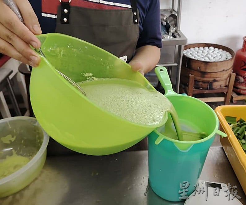 霹:未签∕人气美食∕红脚车斑兰糕点香气四溢 坚持手工制作无色素防腐剂