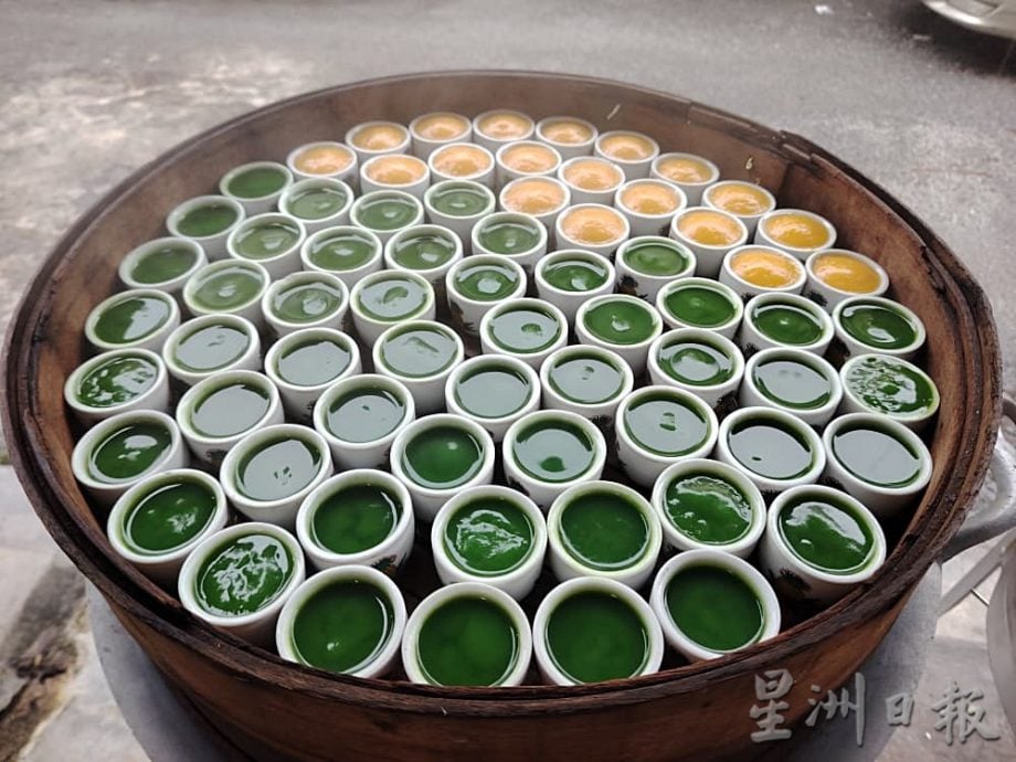 霹:未签∕人气美食∕红脚车斑兰糕点香气四溢 坚持手工制作无色素防腐剂