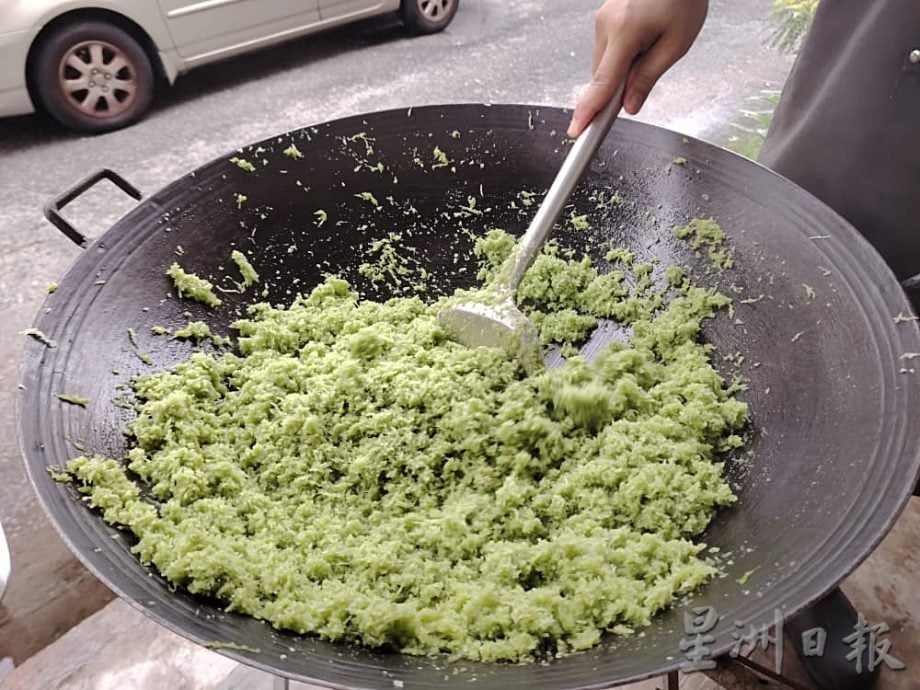 霹:未签∕人气美食∕红脚车斑兰糕点香气四溢 坚持手工制作无色素防腐剂