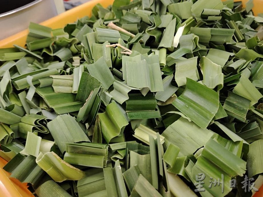 霹:未签∕人气美食∕红脚车斑兰糕点香气四溢 坚持手工制作无色素防腐剂