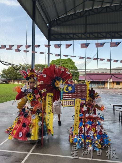 丹那依淡华小国庆服装赛 60学生展自信秀创意