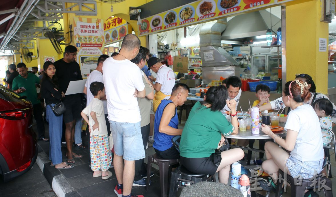 国庆连假游子游客增 人潮涌现尝美食消费打卡