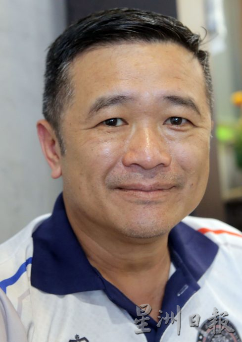 国庆连假游子游客增 人潮涌现尝美食消费打卡