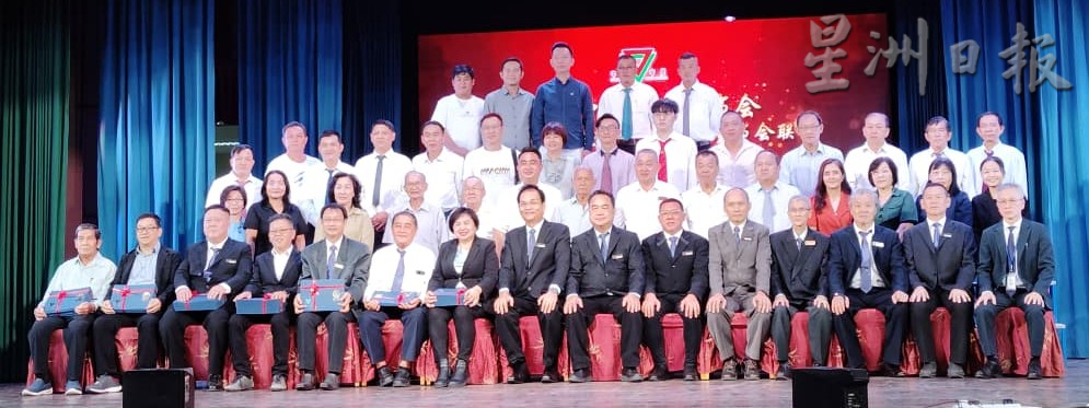 (已签发)柔:**版头**麻坡中化中学明年调整学费 每人涨50令吉阻赤字攀升