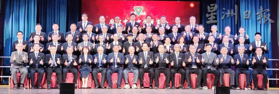 (已签发)柔:**版头**麻坡中化中学明年调整学费 每人涨50令吉阻赤字攀升