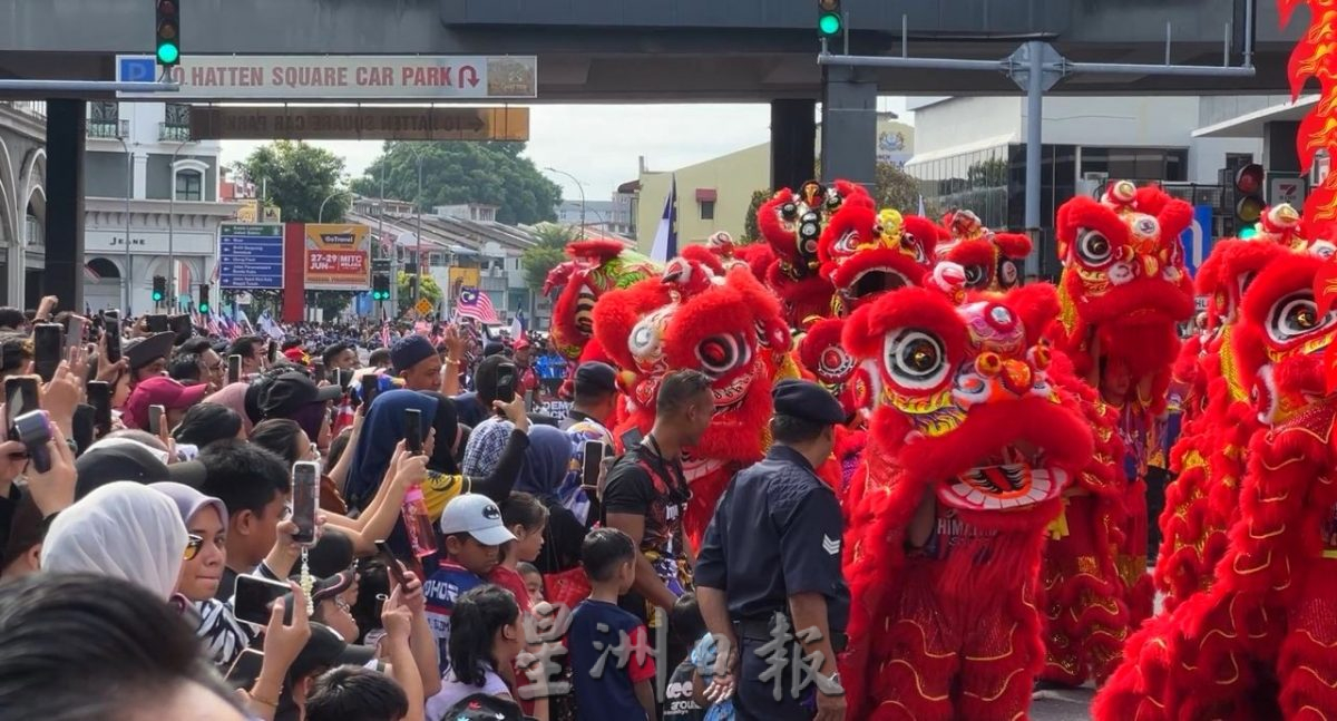 甲武术龙狮总会阔别50年·再以龙狮亮相国庆游行
