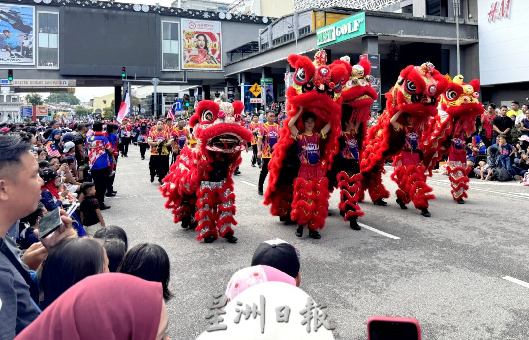 甲武术龙狮总会阔别50年·再以龙狮亮相国庆游行