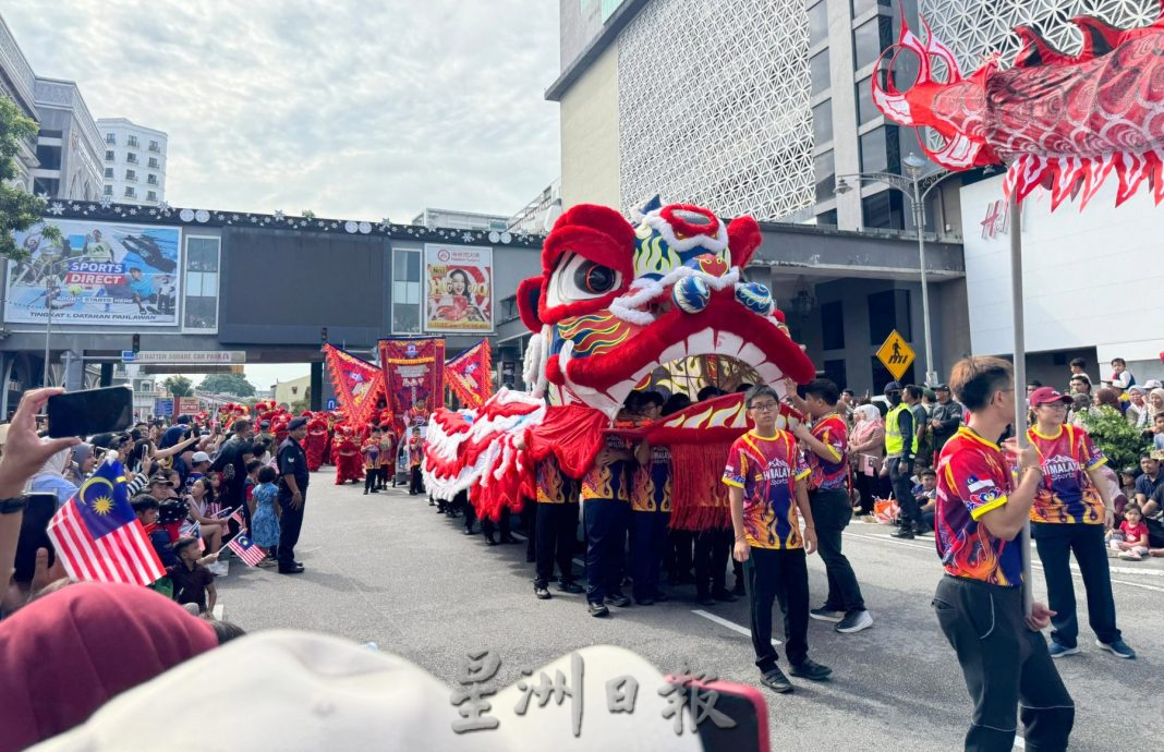 甲武术龙狮总会阔别50年·再以龙狮亮相国庆游行