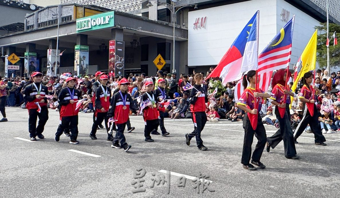 甲武术龙狮总会阔别50年·再以龙狮亮相国庆游行