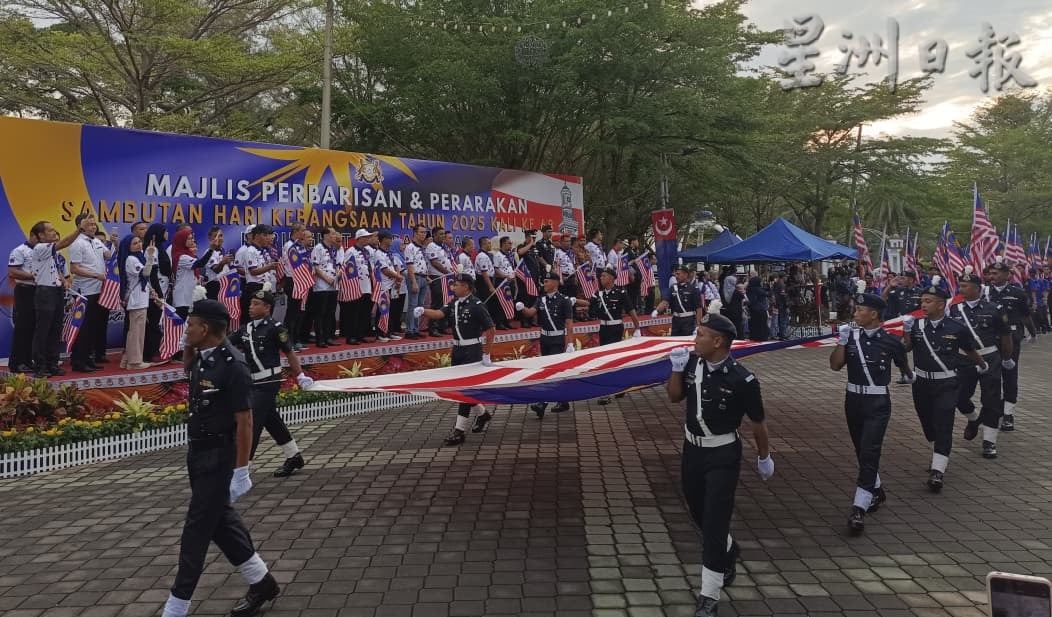 (已签发)柔:麻县国庆庆典   82支队伍参与游行
