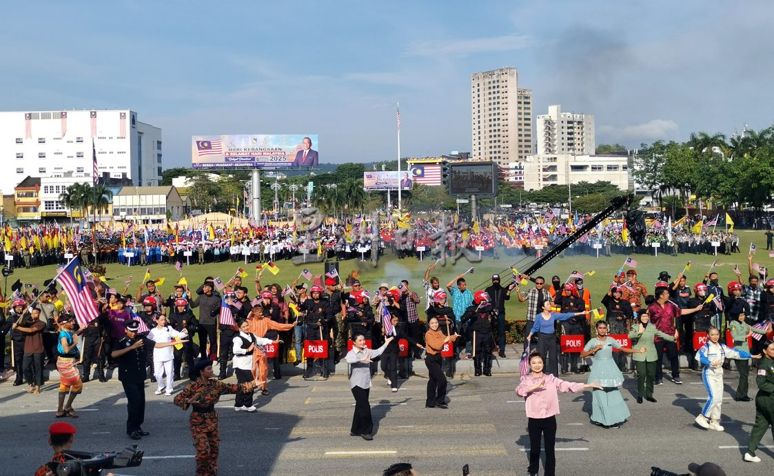 供星洲网/细雨后天气放晴见阳光,森国庆庆典3万人同欢共庆