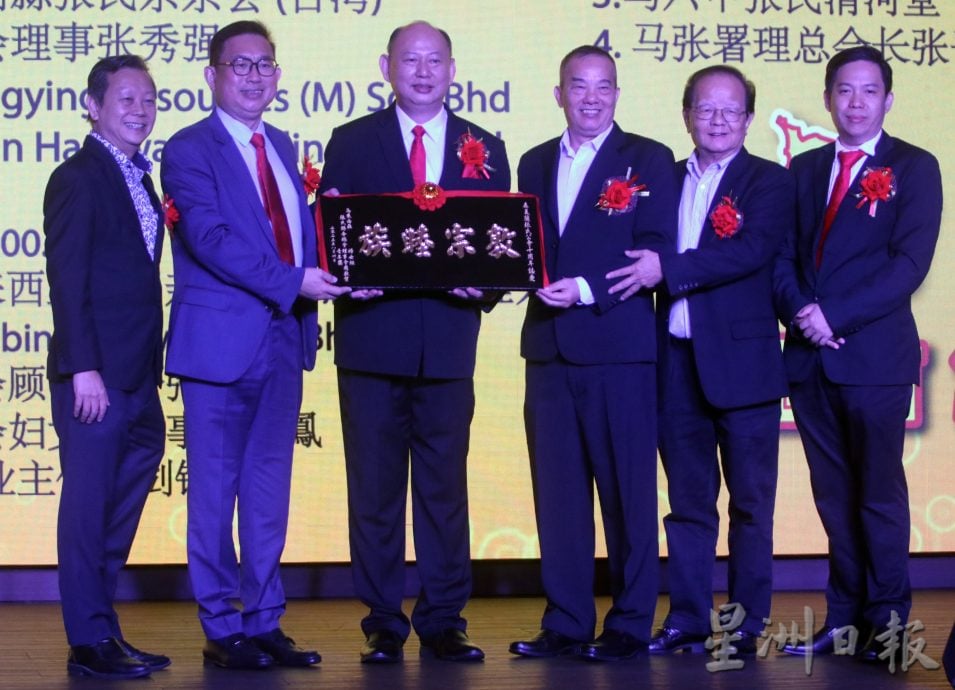 供星洲网:盖会所自己人来帮!世界张氏总会捐48万助森美兰张氏公会