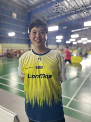 (已签发)柔:近500各族少年国庆切磋提球技 Lionmas青年锦羽赛传达团结和谐