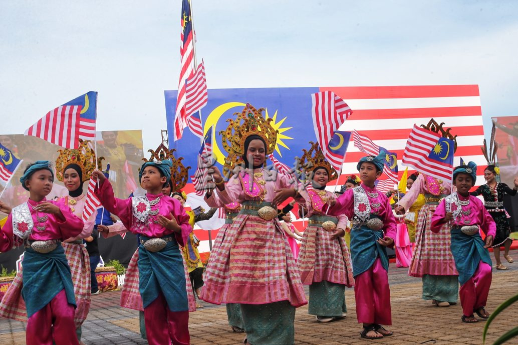 请签发∕第3版(大北马)副文/槟州国庆日庆典