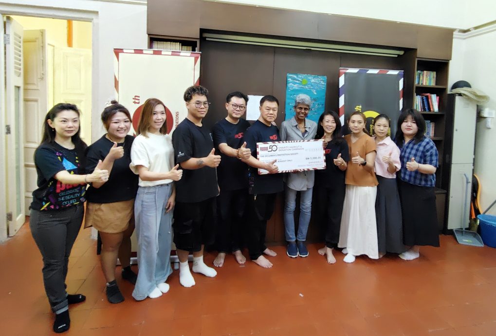 VIP文（大北马）发绅50周年系列活动 捐款儿童保护协会及义剪