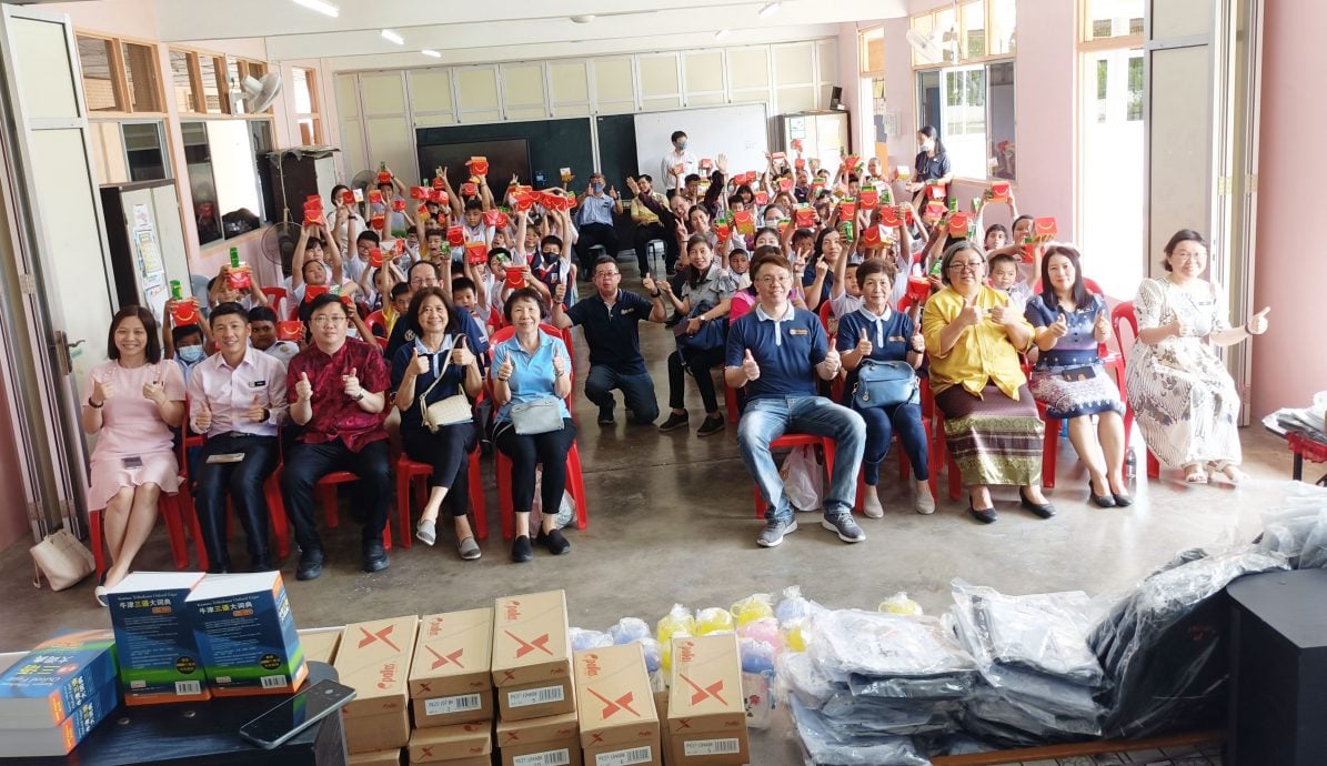 VIP文(大北马)怡保与曼绒同济会派发开学用品 吉辇5华小61学生受惠