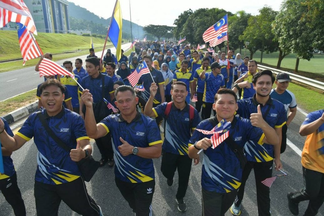 VIP文（大北马）玻马大校长提醒师生，须正确悬挂国旗，以示尊重国家