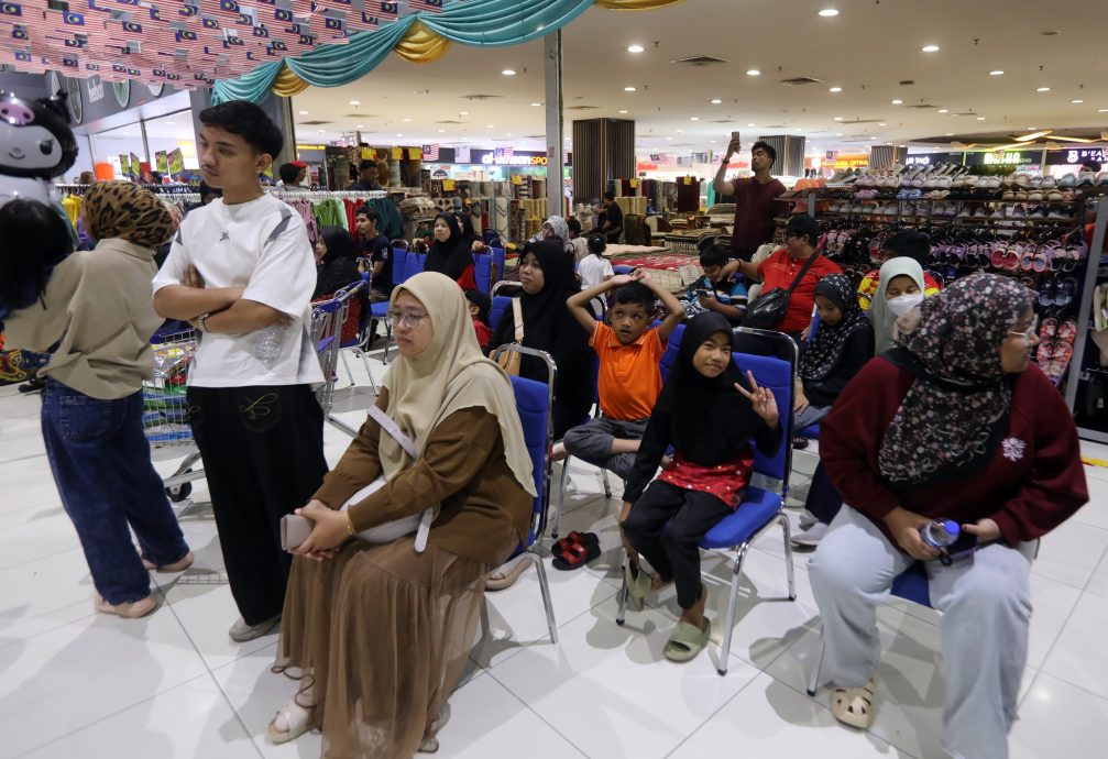 100援金“乱”霸市｜450购物车排队 等2小时结账  第2天 仍叫苦