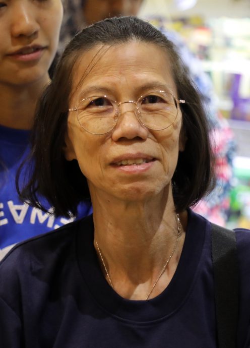 100援金“乱”霸市｜450购物车排队 等2小时结账  第2天 仍叫苦