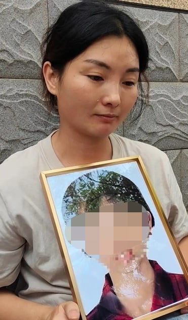 12岁女孩被虐死继母被判死刑 生父流泪求情引热议