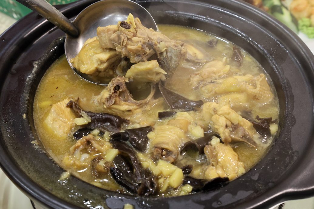 12日见报//大都会/专栏:村长揾食