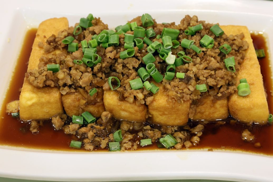 12日见报//大都会/专栏:村长揾食