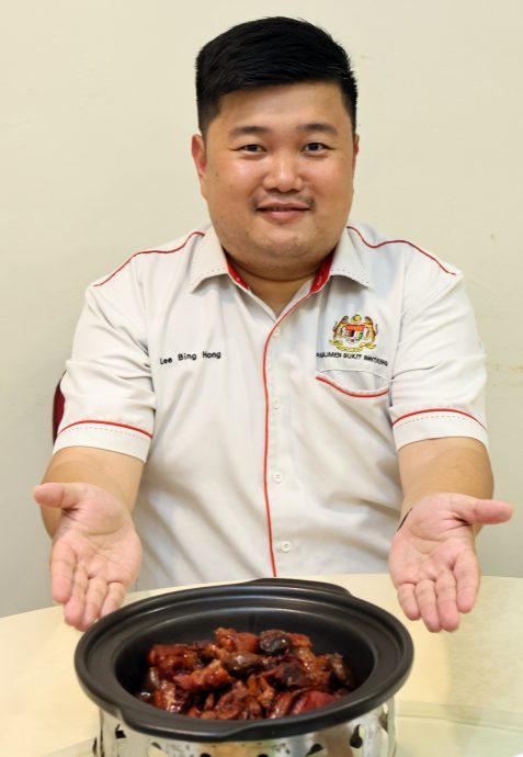 12日见报//大都会/专栏:村长揾食