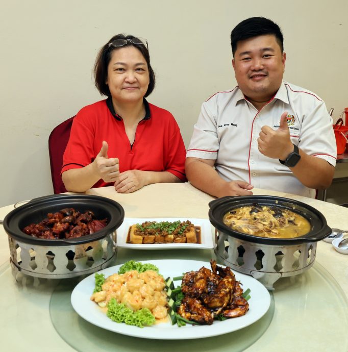 12日见报//大都会/专栏:村长揾食