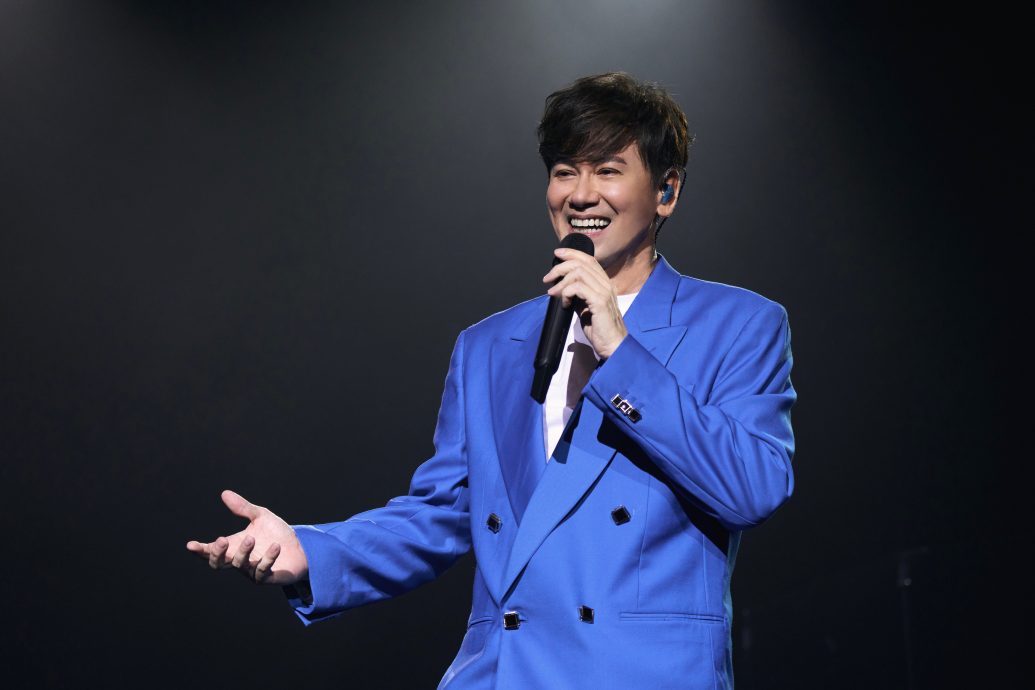 13年心血献大马粉丝 李圣杰边唱边发“幸运好球”