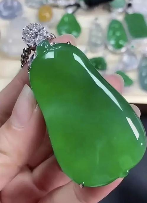 158万翡翠标错为15.8万卖 商家拒出货被判赔29万