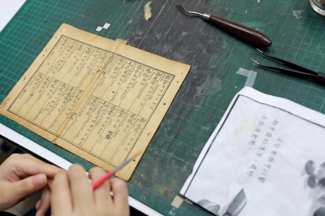 15日见报/华研40载:默默守护与传承 档案里的华社岁月