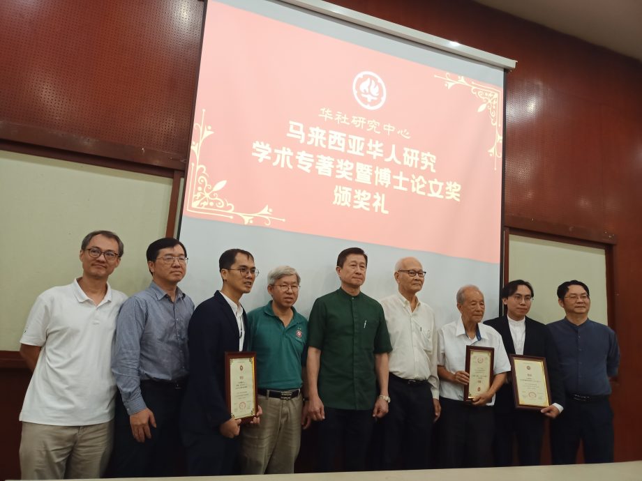 15日见报/华研40载:默默守护与传承 档案里的华社岁月