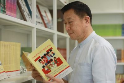 15日见报/华研40载:默默守护与传承 档案里的华社岁月