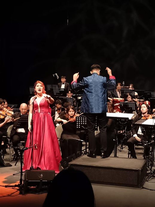 (24/9见报)大都会-特职世界/女高音歌唱家