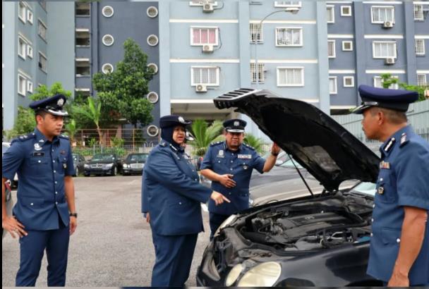 32名车报税仓库内超期停放 遭隆市关税局扣押