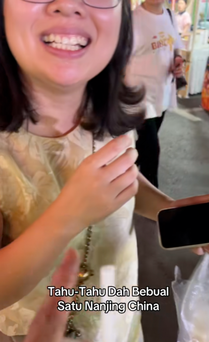 3串6元中国爆卖 马来摊主南京卖沙爹成话题