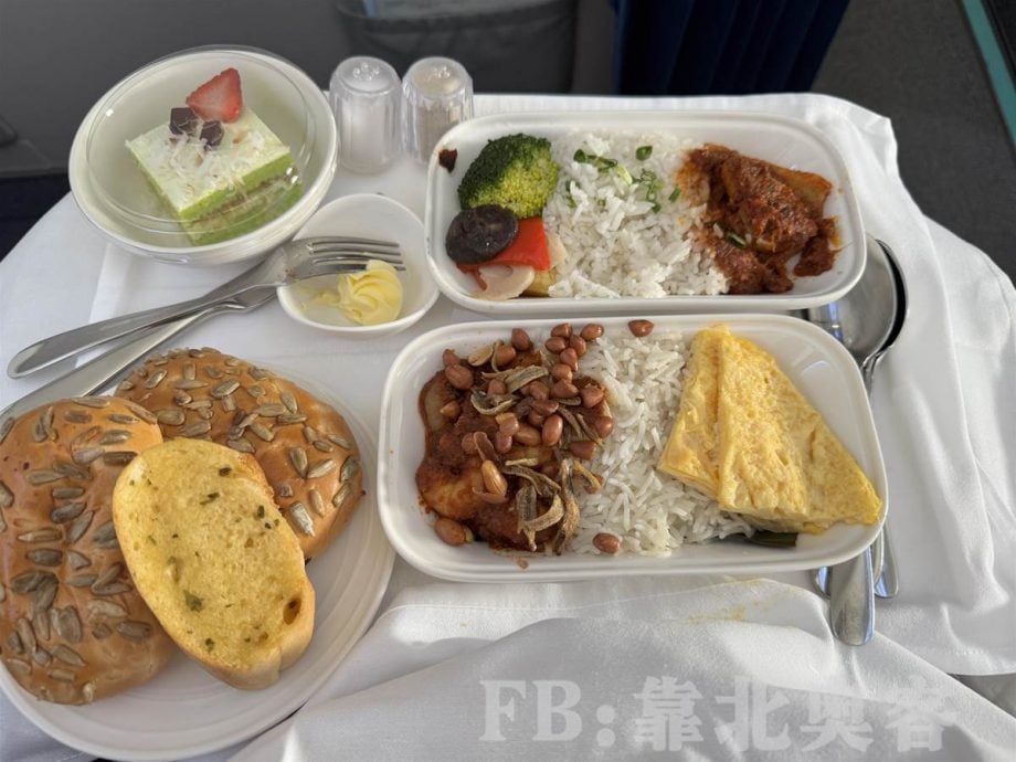 3小时航班被“喂”6份飞机餐! 热情空少还帮打包面包 