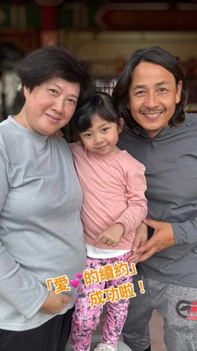 58岁高龄妻平安诞下二宝 黄泽锋晒“小贵妃”萌照报喜