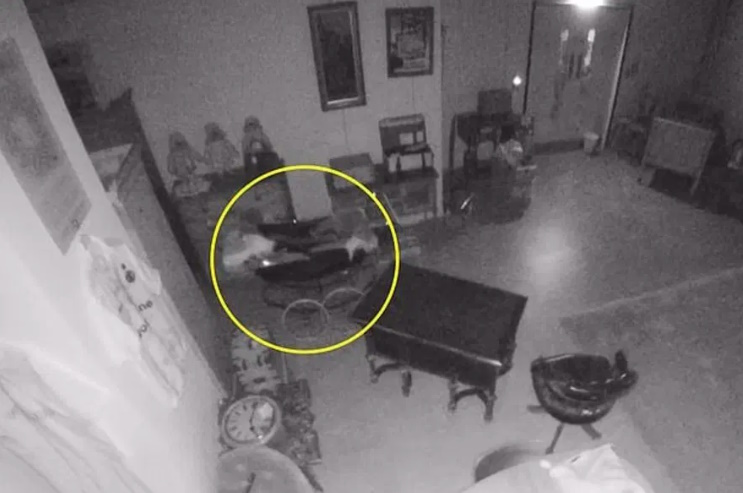 70年老婴儿车自己移动！ 古董店老板吓坏要出让