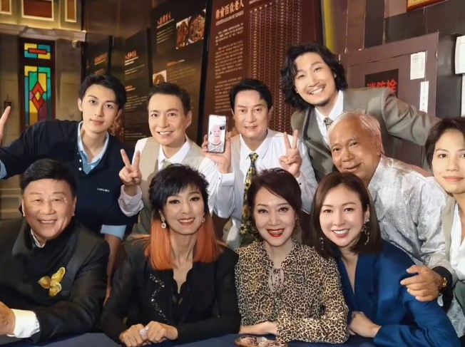 79岁夏雨烈日挥汗拍剧 不怨辛苦:钱不会从天而降