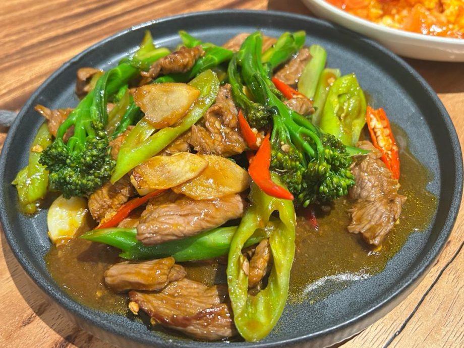7/9米厨日常-西兰苔青红椒炒嫩牛肉