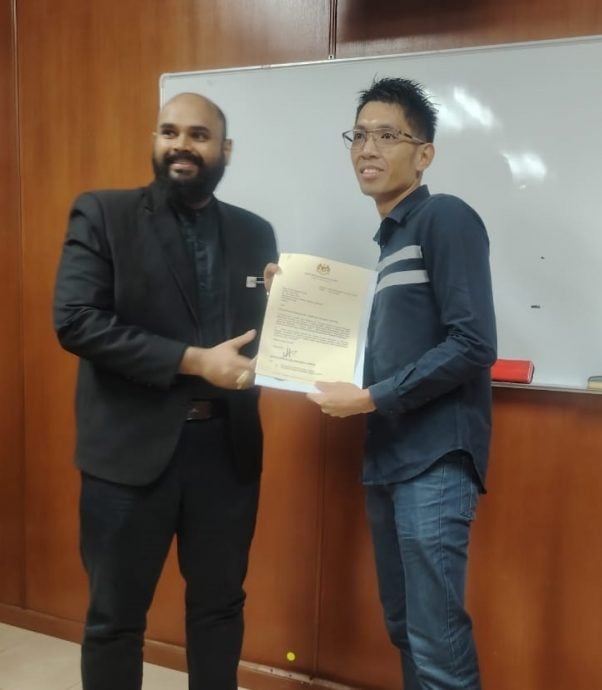 《有故事的人》慕容雄丰不当医生改种植榴梿