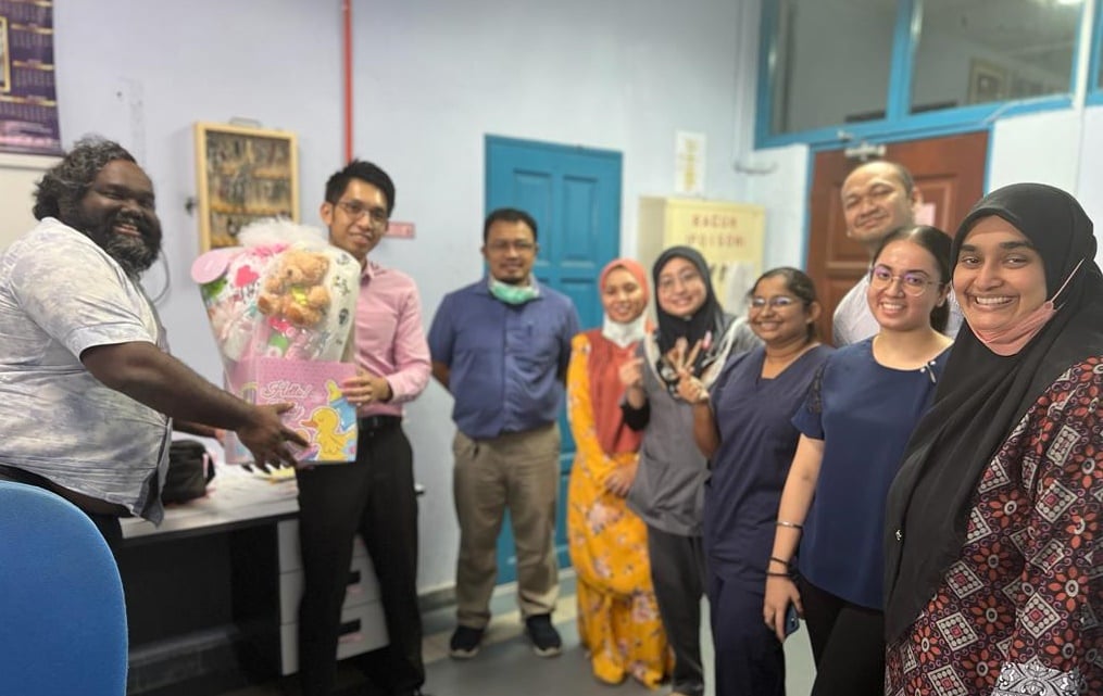 《有故事的人》慕容雄丰不当医生改种植榴梿