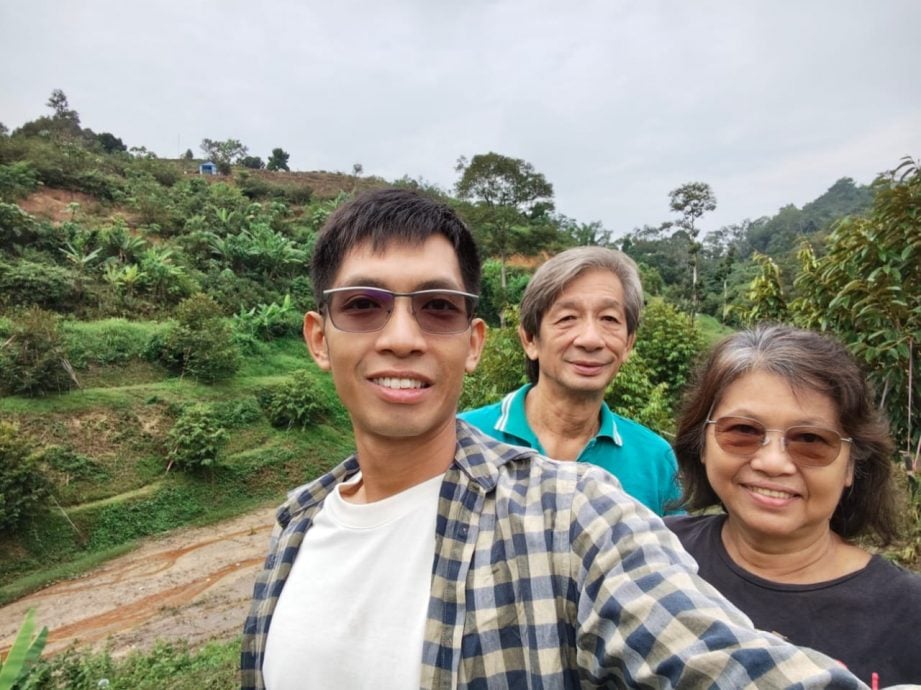 《有故事的人》慕容雄丰不当医生改种植榴梿