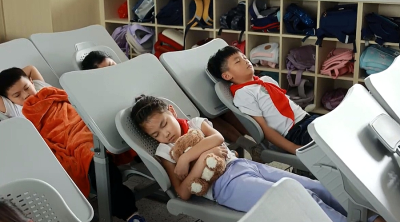 Chinese school introduces reclining chairs for student naps
