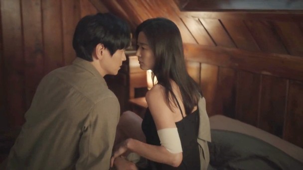 ​全智贤新剧无惧涉辱华继续播 韩教授挺呛中网偷看还找碴