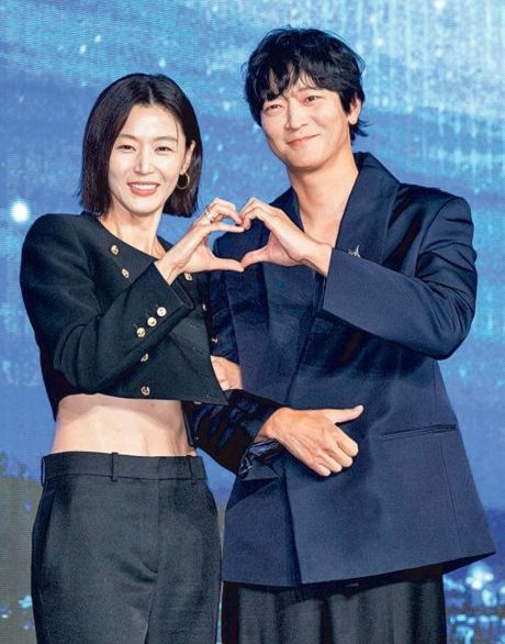 ​全智贤新剧无惧涉辱华继续播 韩教授挺呛中网偷看还找碴