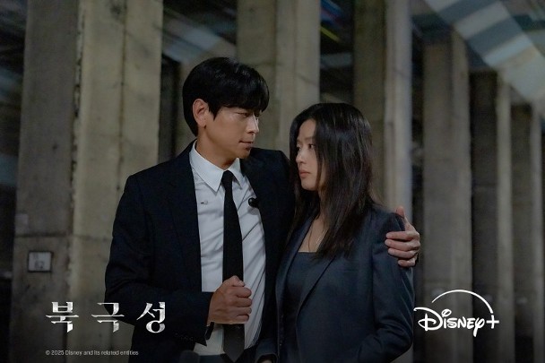 ​全智贤新剧无惧涉辱华继续播 韩教授挺呛中网偷看还找碴