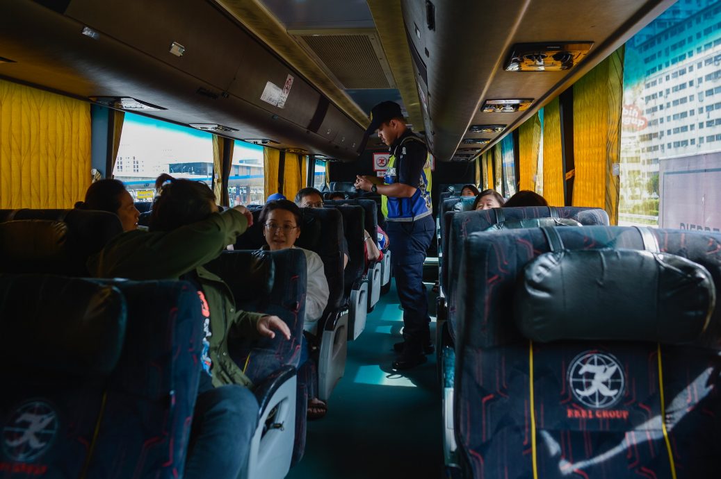 “我忘了”、“我不习惯”  陆交局：乘客不系安全带借口多