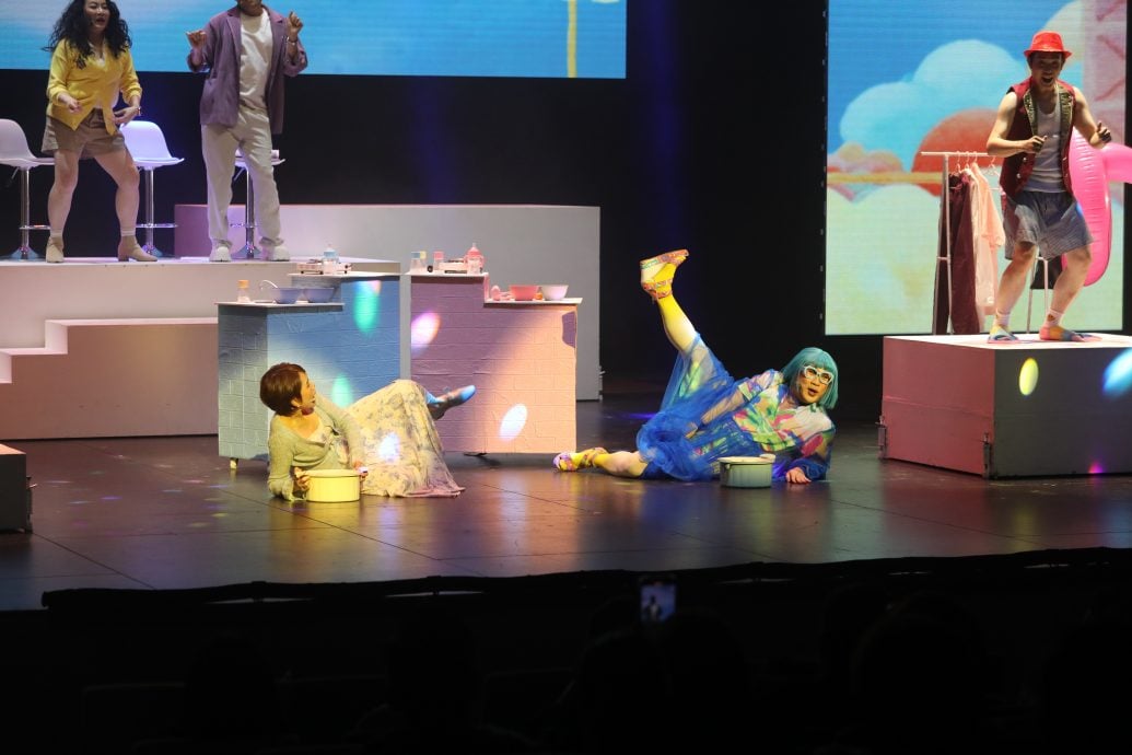 《够力好戏》演员身怀多技 林国伟各种分身惹笑观众